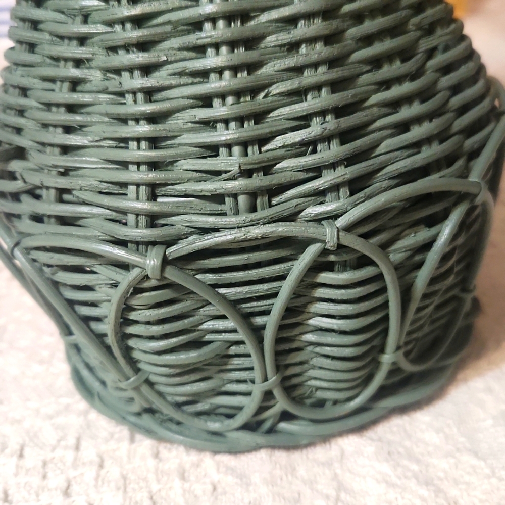 THRESHOLD Rattan Vase. - Picture 5 of 9